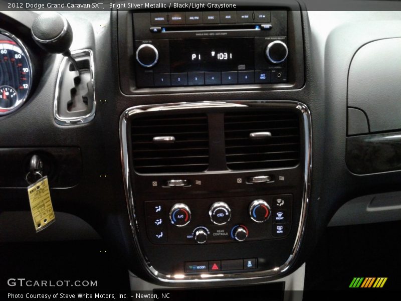 Bright Silver Metallic / Black/Light Graystone 2012 Dodge Grand Caravan SXT