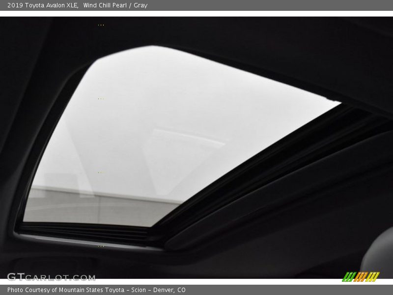 Wind Chill Pearl / Gray 2019 Toyota Avalon XLE