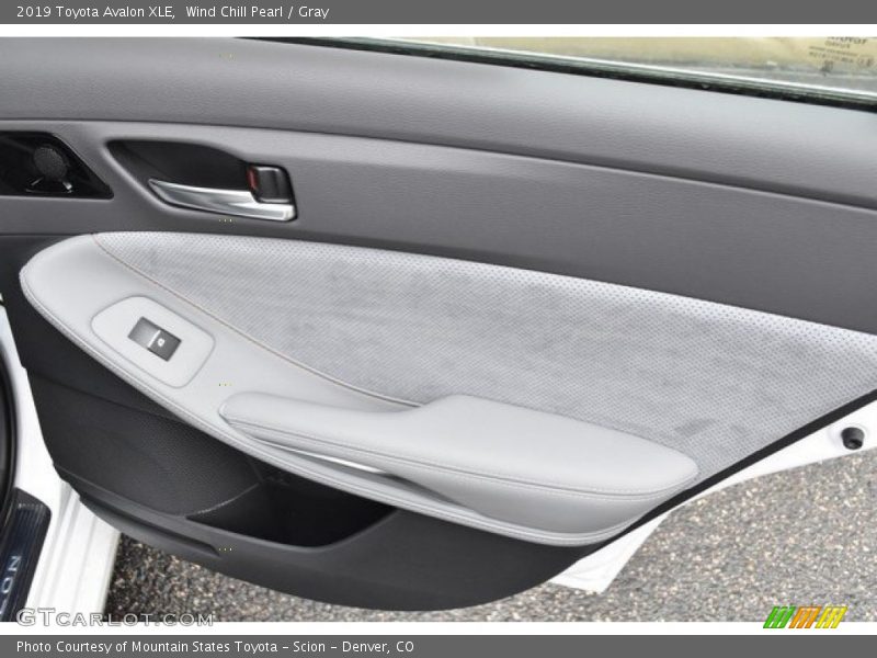 Wind Chill Pearl / Gray 2019 Toyota Avalon XLE