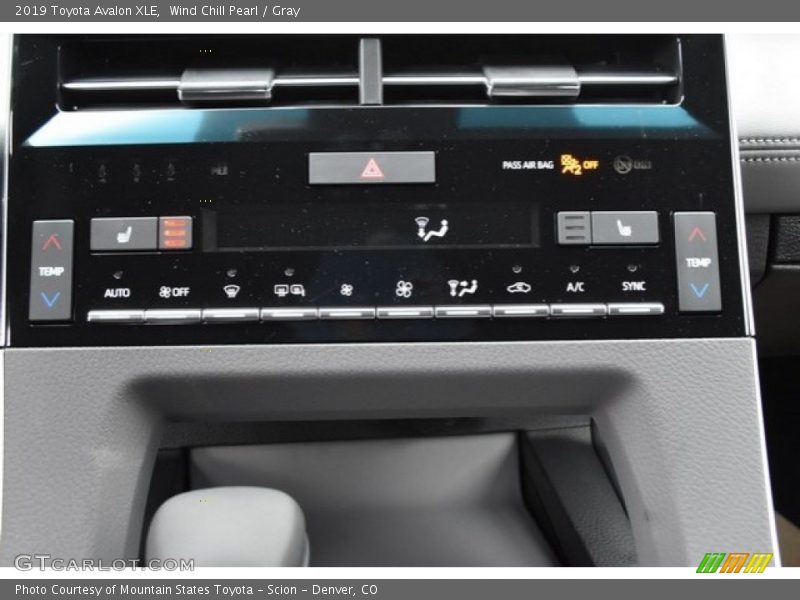 Wind Chill Pearl / Gray 2019 Toyota Avalon XLE