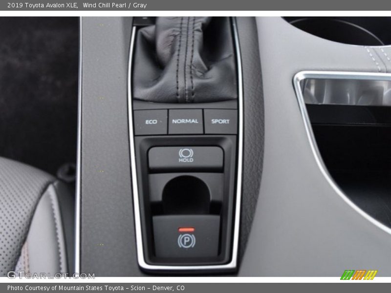 Wind Chill Pearl / Gray 2019 Toyota Avalon XLE