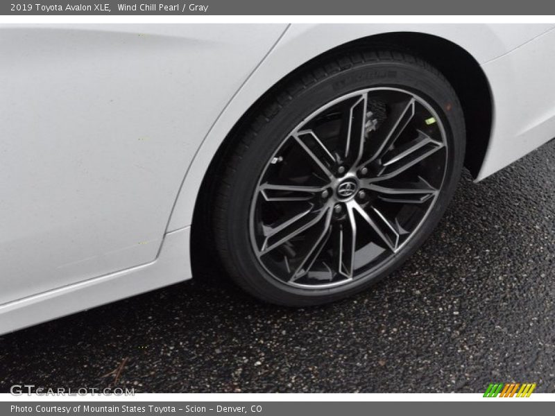 Wind Chill Pearl / Gray 2019 Toyota Avalon XLE