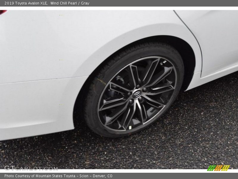 Wind Chill Pearl / Gray 2019 Toyota Avalon XLE