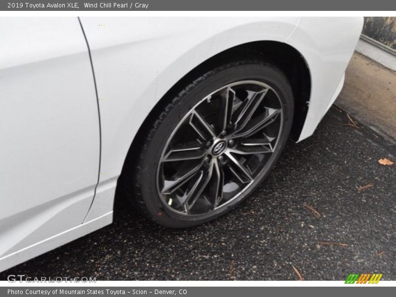 Wind Chill Pearl / Gray 2019 Toyota Avalon XLE