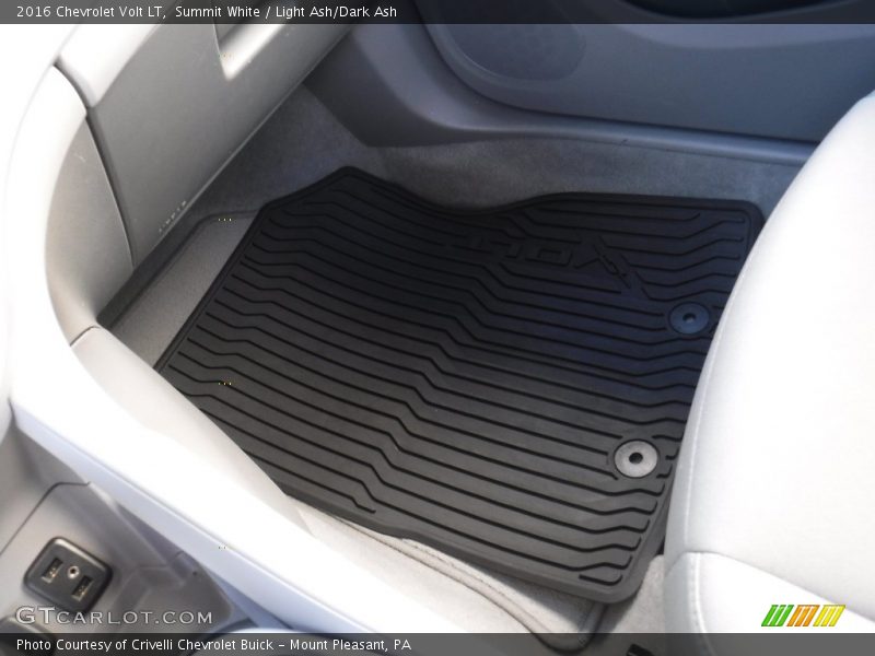 Summit White / Light Ash/Dark Ash 2016 Chevrolet Volt LT