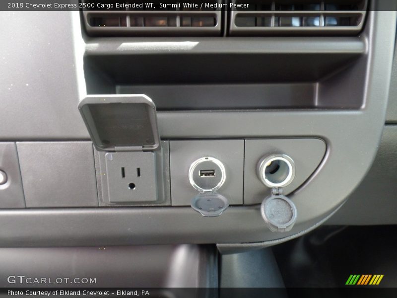 Summit White / Medium Pewter 2018 Chevrolet Express 2500 Cargo Extended WT