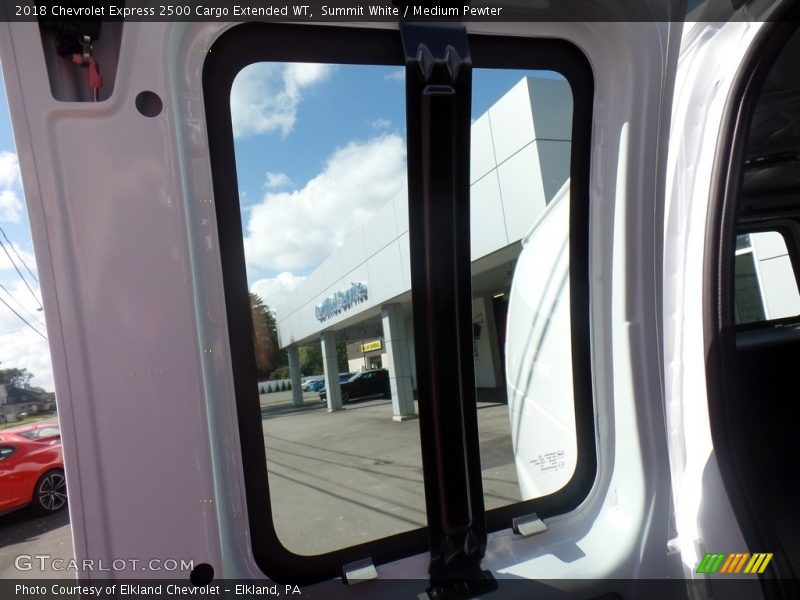 Summit White / Medium Pewter 2018 Chevrolet Express 2500 Cargo Extended WT
