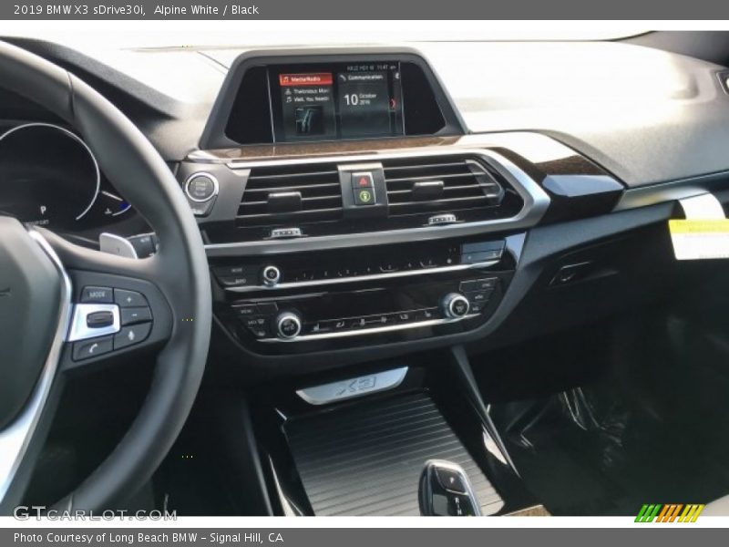 Alpine White / Black 2019 BMW X3 sDrive30i
