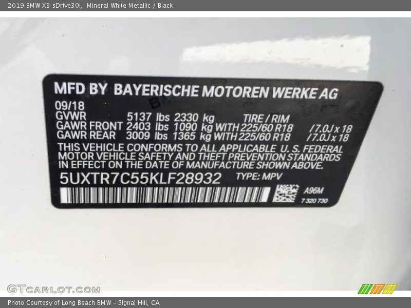 Mineral White Metallic / Black 2019 BMW X3 sDrive30i