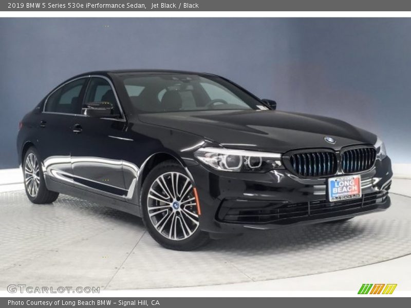 Front 3/4 View of 2019 5 Series 530e iPerformance Sedan