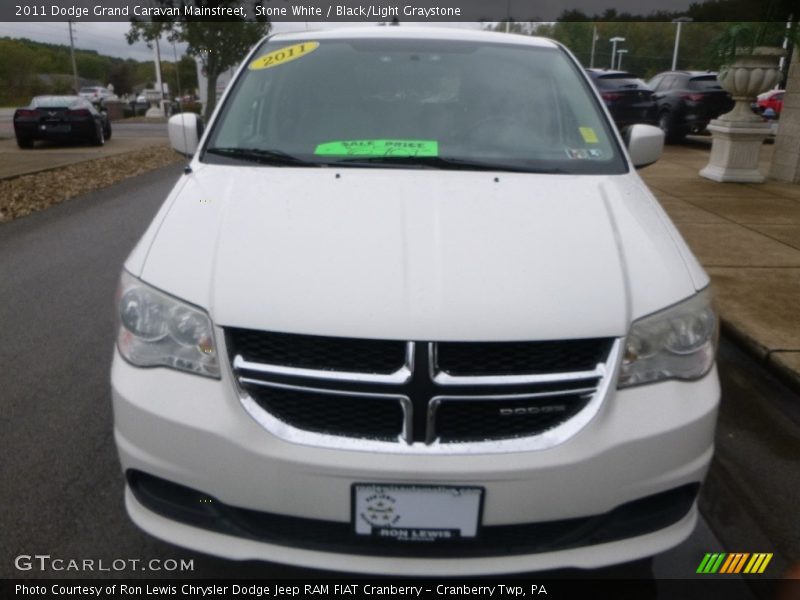 Stone White / Black/Light Graystone 2011 Dodge Grand Caravan Mainstreet