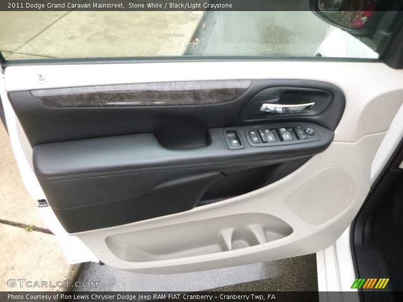 Stone White / Black/Light Graystone 2011 Dodge Grand Caravan Mainstreet