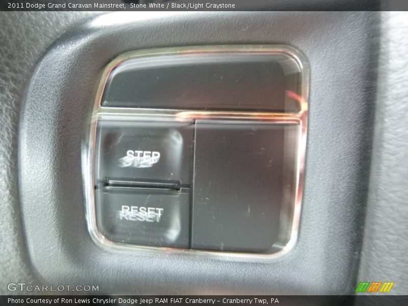 Stone White / Black/Light Graystone 2011 Dodge Grand Caravan Mainstreet