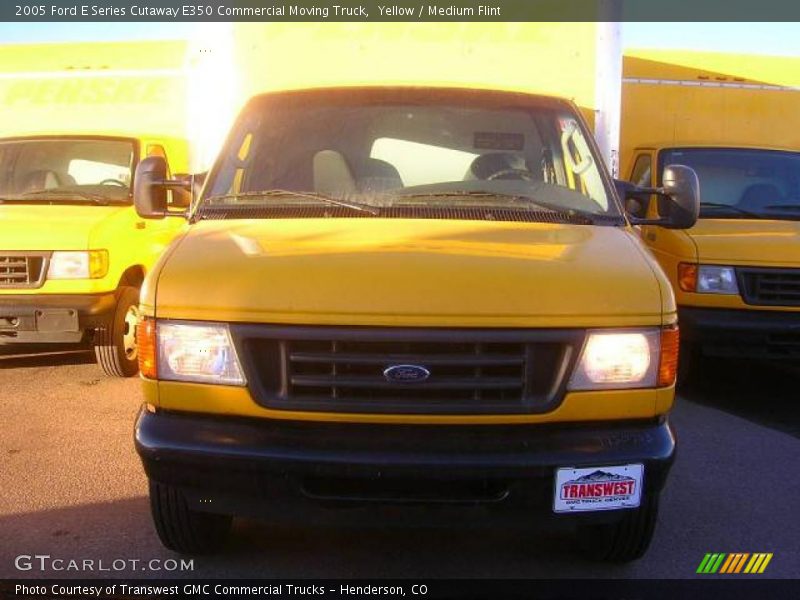 Yellow / Medium Flint 2005 Ford E Series Cutaway E350 Commercial Moving Truck