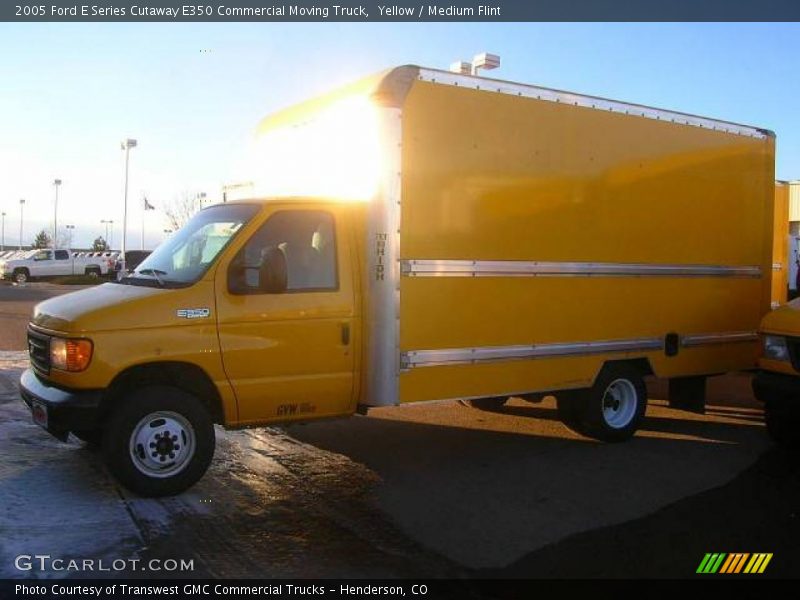Yellow / Medium Flint 2005 Ford E Series Cutaway E350 Commercial Moving Truck