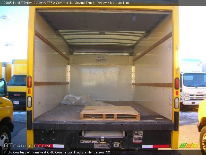 Yellow / Medium Flint 2005 Ford E Series Cutaway E350 Commercial Moving Truck