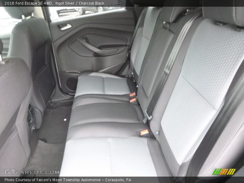 Ingot Silver / Charcoal Black 2018 Ford Escape SE 4WD