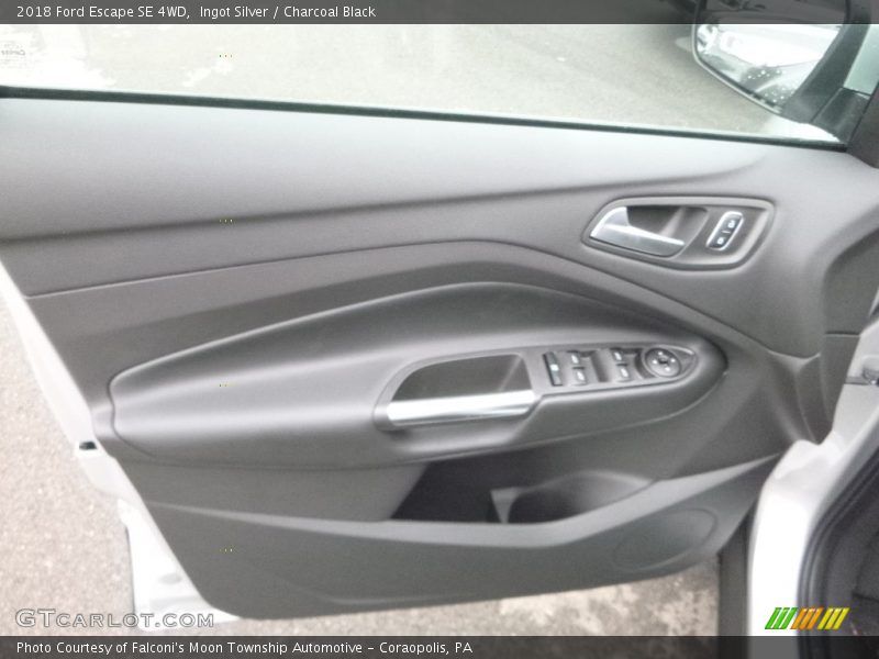 Ingot Silver / Charcoal Black 2018 Ford Escape SE 4WD