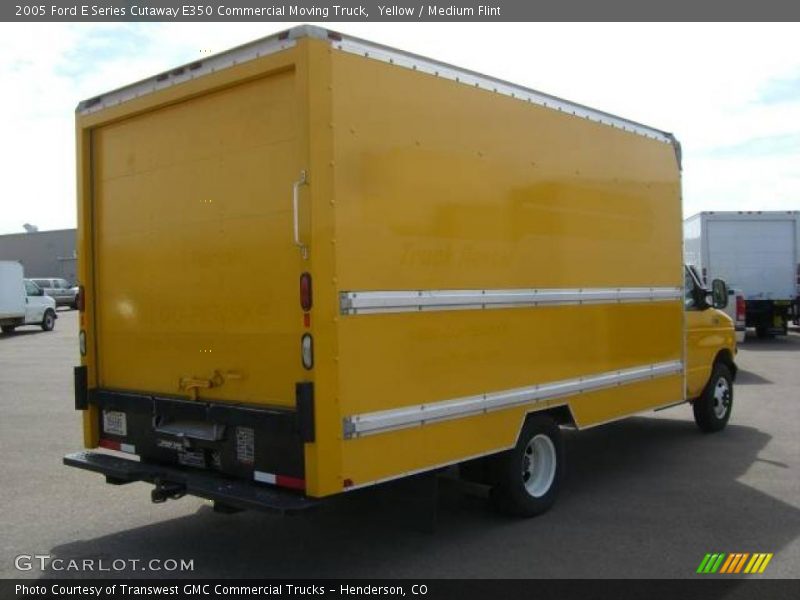Yellow / Medium Flint 2005 Ford E Series Cutaway E350 Commercial Moving Truck