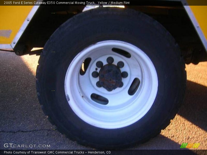 Yellow / Medium Flint 2005 Ford E Series Cutaway E350 Commercial Moving Truck