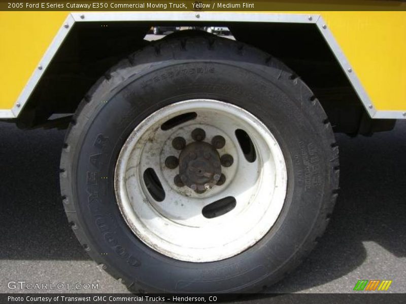 Yellow / Medium Flint 2005 Ford E Series Cutaway E350 Commercial Moving Truck