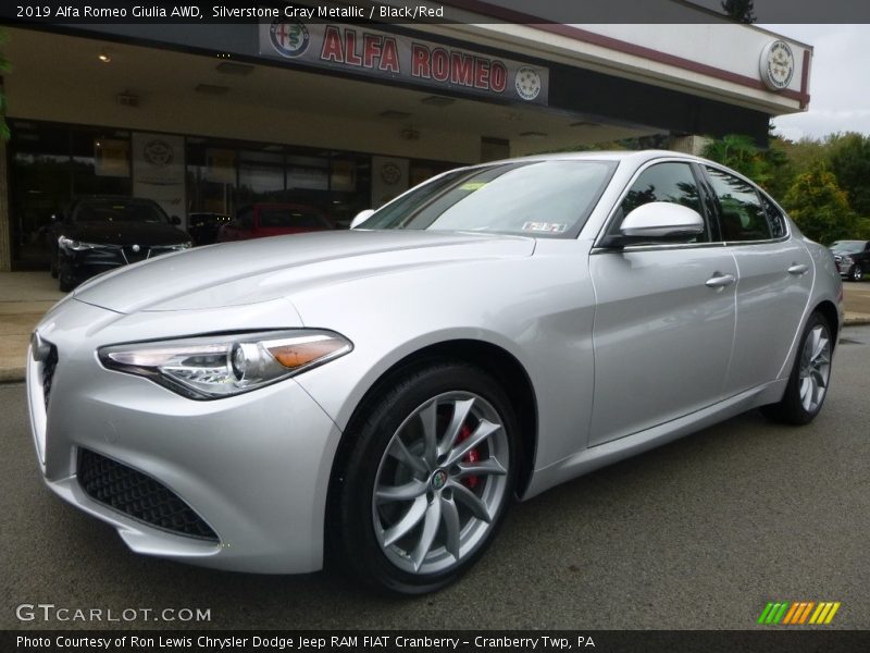 Front 3/4 View of 2019 Giulia AWD