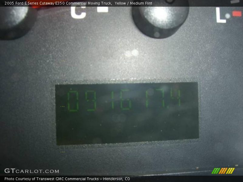 Yellow / Medium Flint 2005 Ford E Series Cutaway E350 Commercial Moving Truck