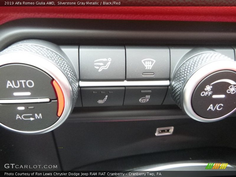 Controls of 2019 Giulia AWD