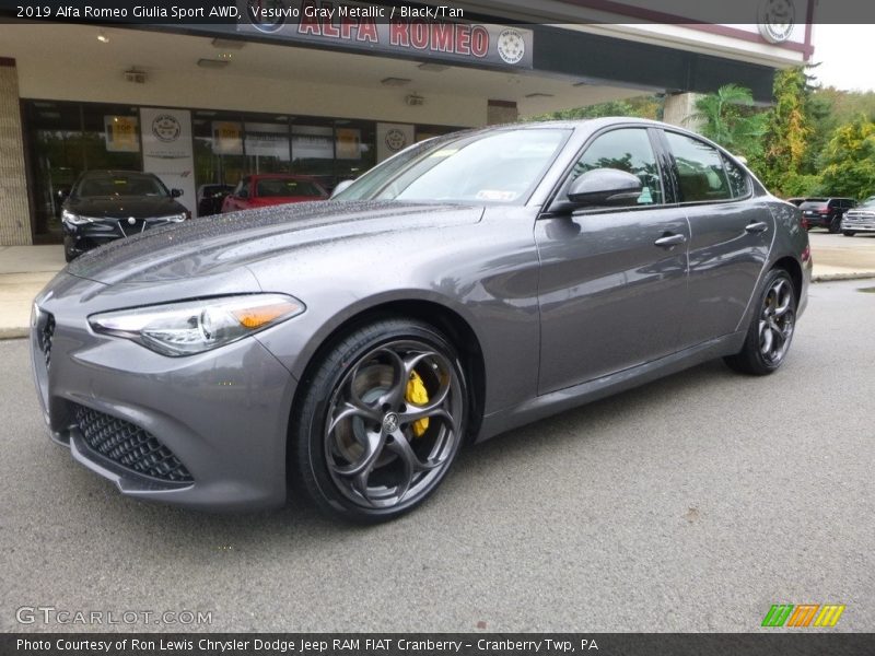 Front 3/4 View of 2019 Giulia Sport AWD