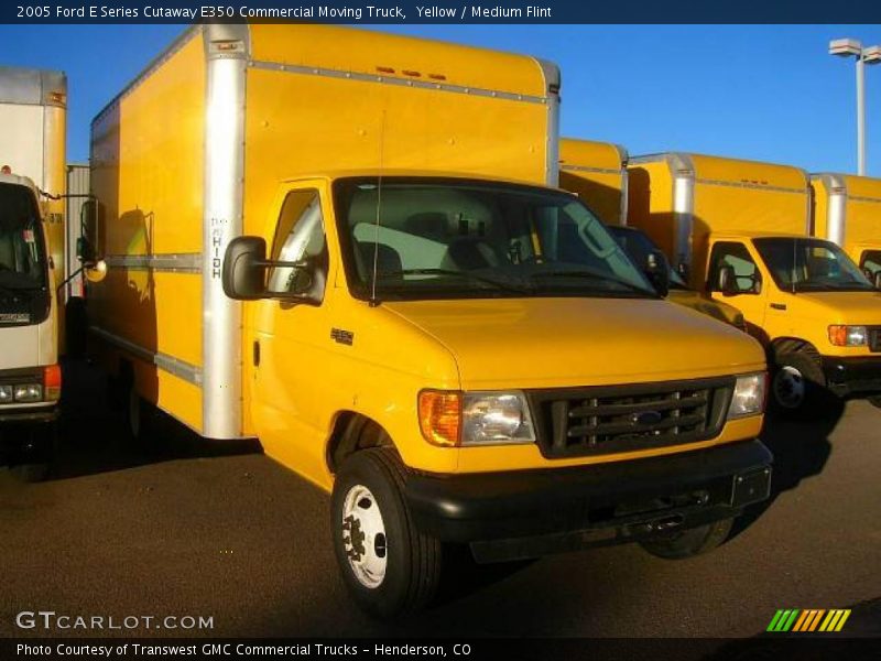 Yellow / Medium Flint 2005 Ford E Series Cutaway E350 Commercial Moving Truck