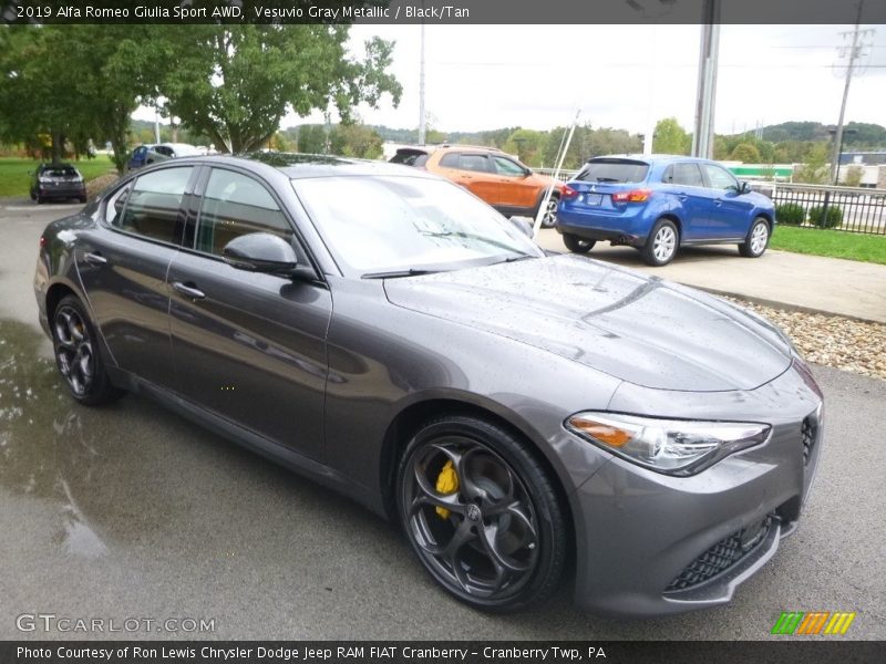 Front 3/4 View of 2019 Giulia Sport AWD
