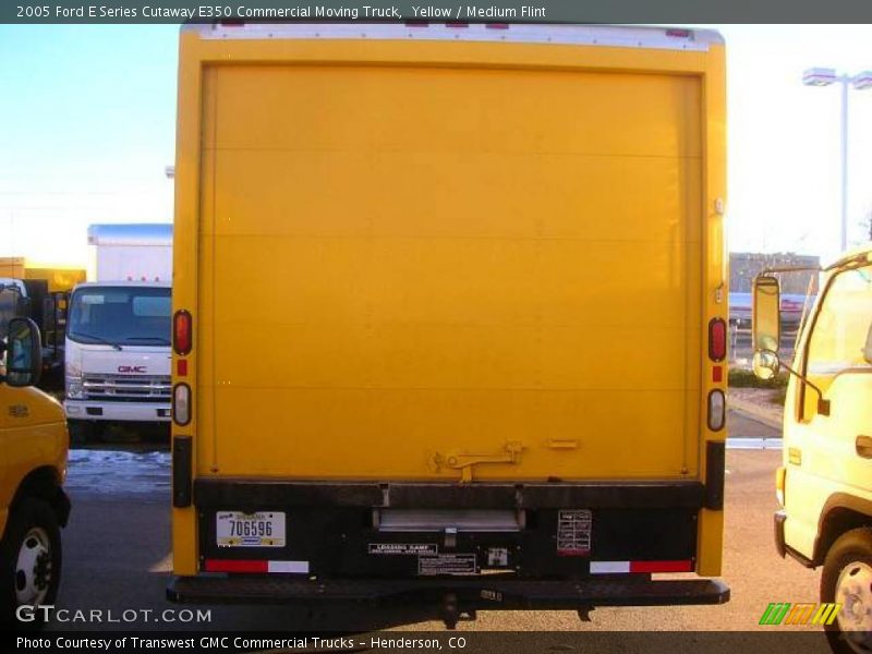 Yellow / Medium Flint 2005 Ford E Series Cutaway E350 Commercial Moving Truck