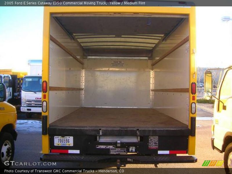 Yellow / Medium Flint 2005 Ford E Series Cutaway E350 Commercial Moving Truck