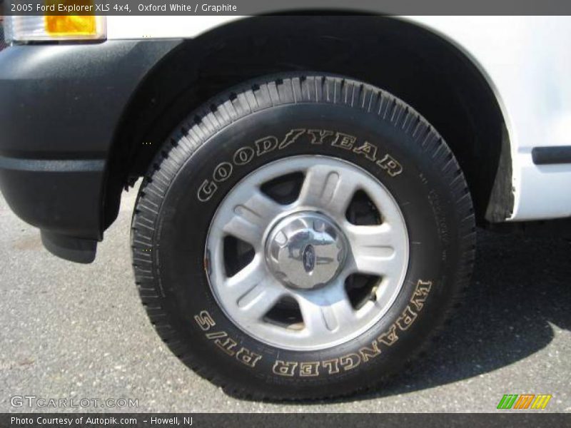 Oxford White / Graphite 2005 Ford Explorer XLS 4x4