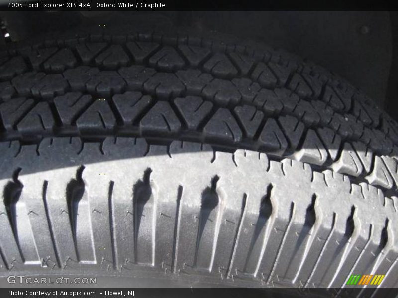 Oxford White / Graphite 2005 Ford Explorer XLS 4x4