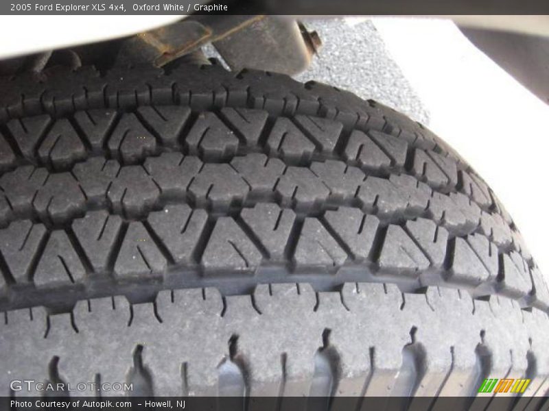 Oxford White / Graphite 2005 Ford Explorer XLS 4x4