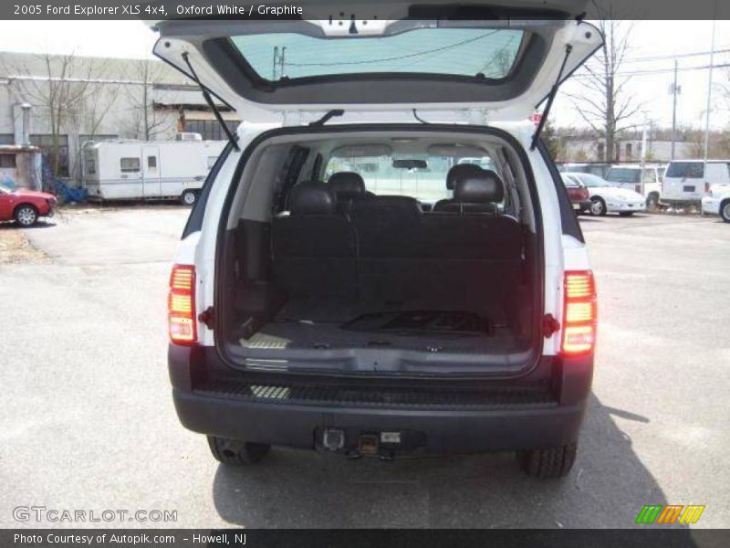 Oxford White / Graphite 2005 Ford Explorer XLS 4x4