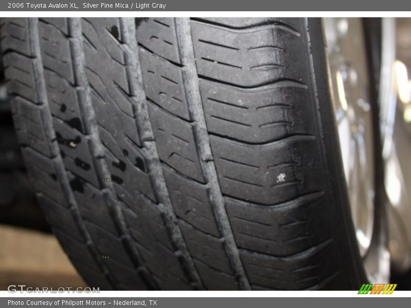 Silver Pine Mica / Light Gray 2006 Toyota Avalon XL