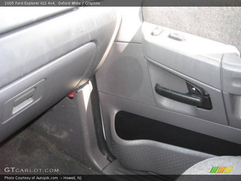 Oxford White / Graphite 2005 Ford Explorer XLS 4x4
