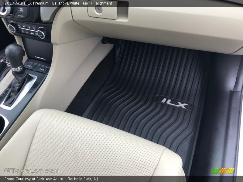 Bellanova White Pearl / Parchment 2017 Acura ILX Premium