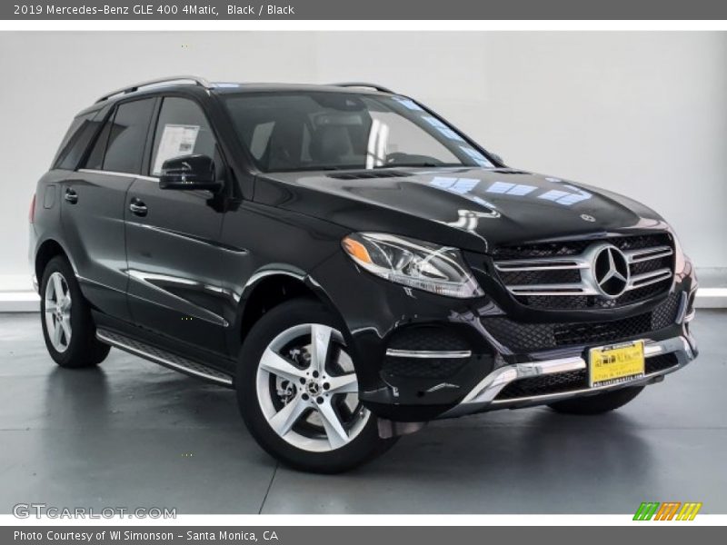 Front 3/4 View of 2019 GLE 400 4Matic