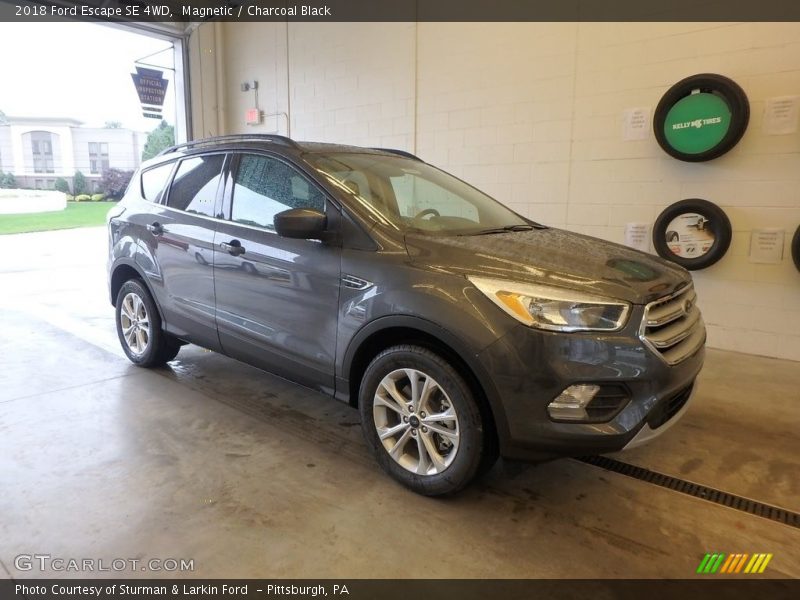Magnetic / Charcoal Black 2018 Ford Escape SE 4WD