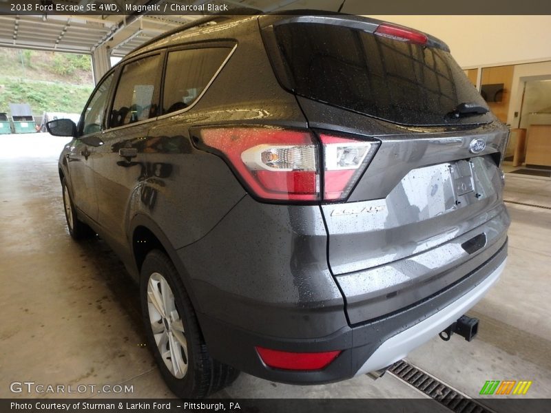 Magnetic / Charcoal Black 2018 Ford Escape SE 4WD