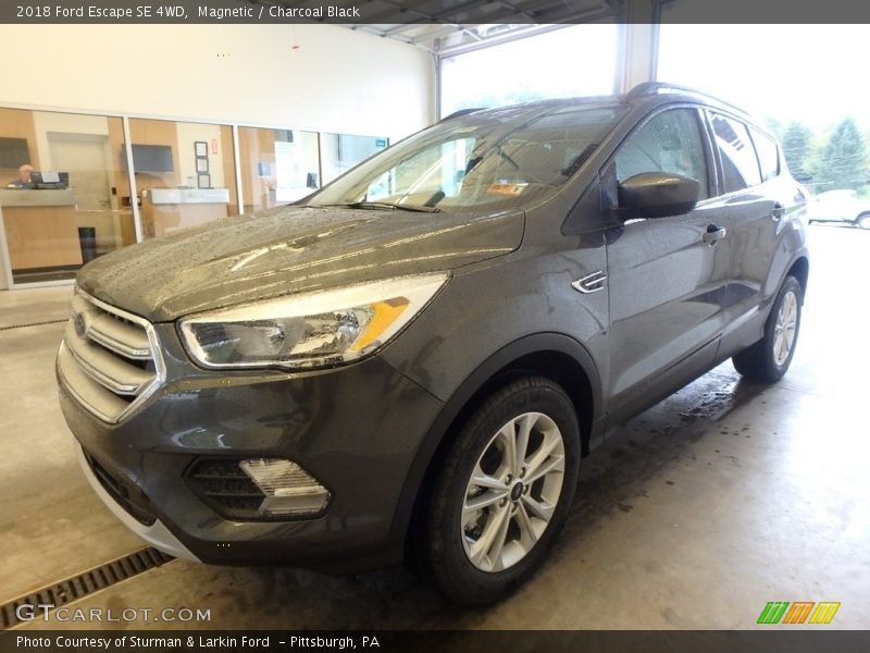 Magnetic / Charcoal Black 2018 Ford Escape SE 4WD