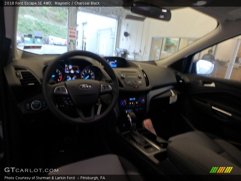 Magnetic / Charcoal Black 2018 Ford Escape SE 4WD
