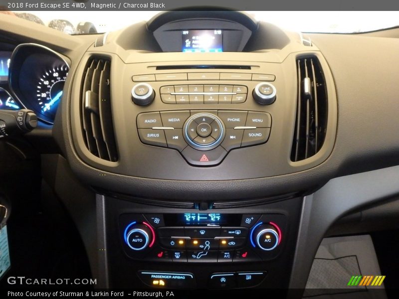 Magnetic / Charcoal Black 2018 Ford Escape SE 4WD
