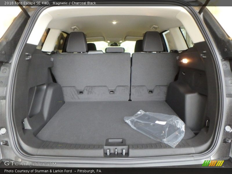 Magnetic / Charcoal Black 2018 Ford Escape SE 4WD