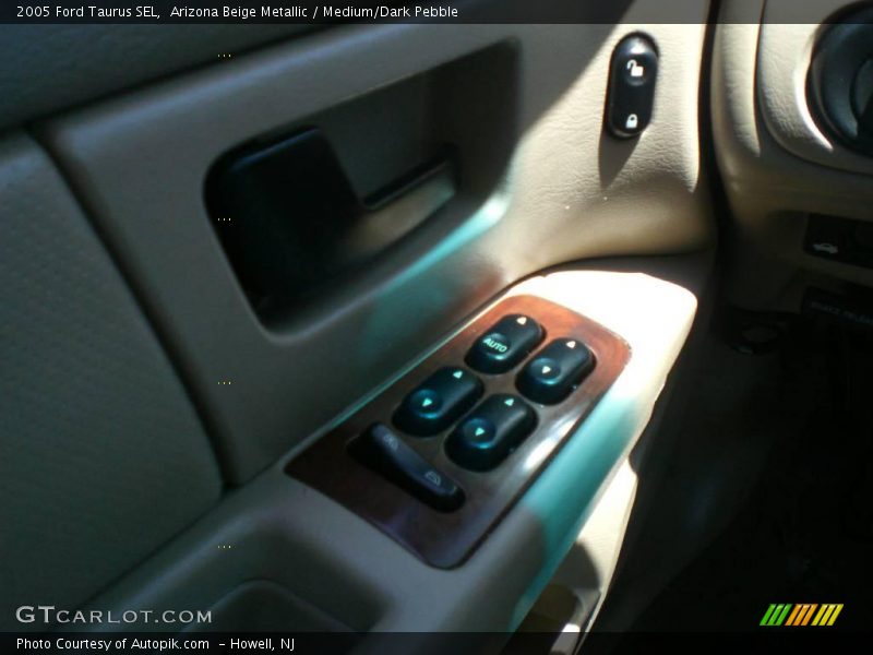 Arizona Beige Metallic / Medium/Dark Pebble 2005 Ford Taurus SEL