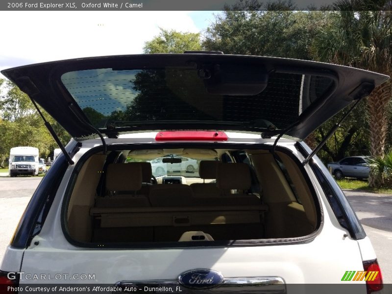 Oxford White / Camel 2006 Ford Explorer XLS