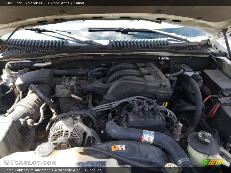 Oxford White / Camel 2006 Ford Explorer XLS